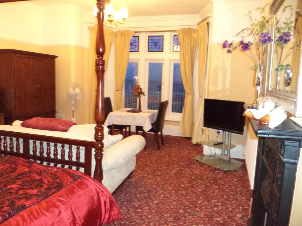Britten House Lowestoft Room photo