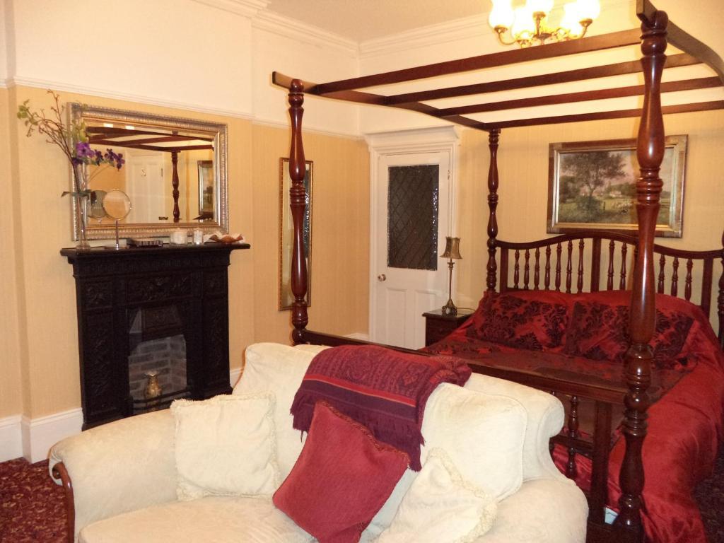 Britten House Lowestoft Room photo
