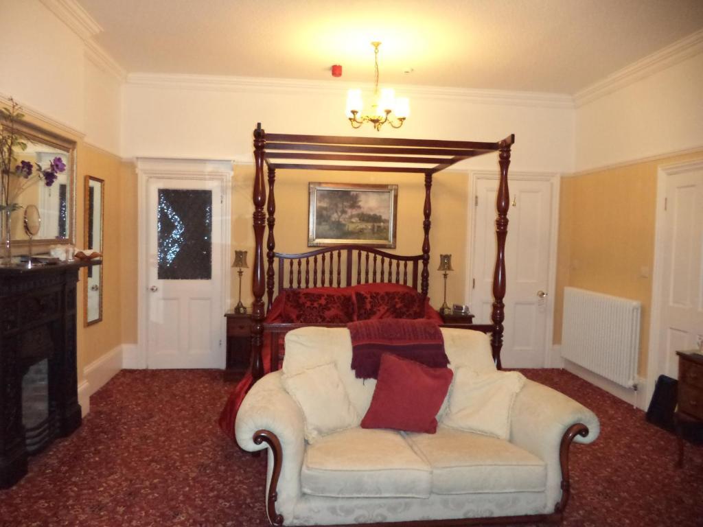 Britten House Lowestoft Room photo