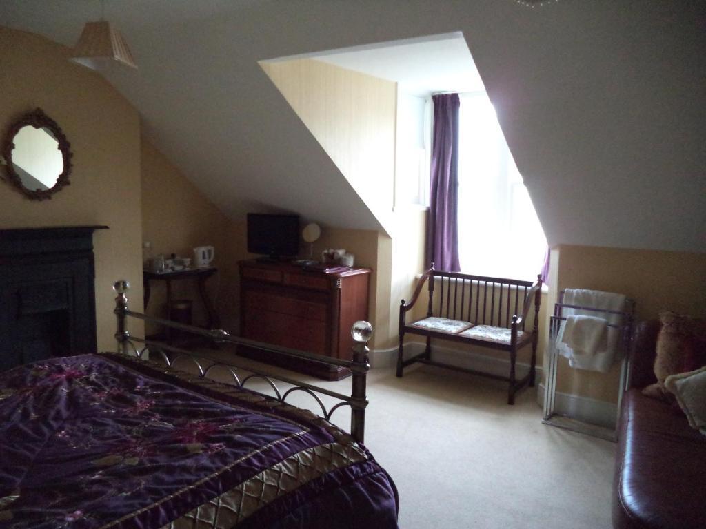 Britten House Lowestoft Room photo