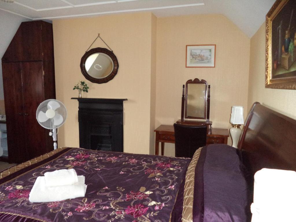 Britten House Lowestoft Room photo