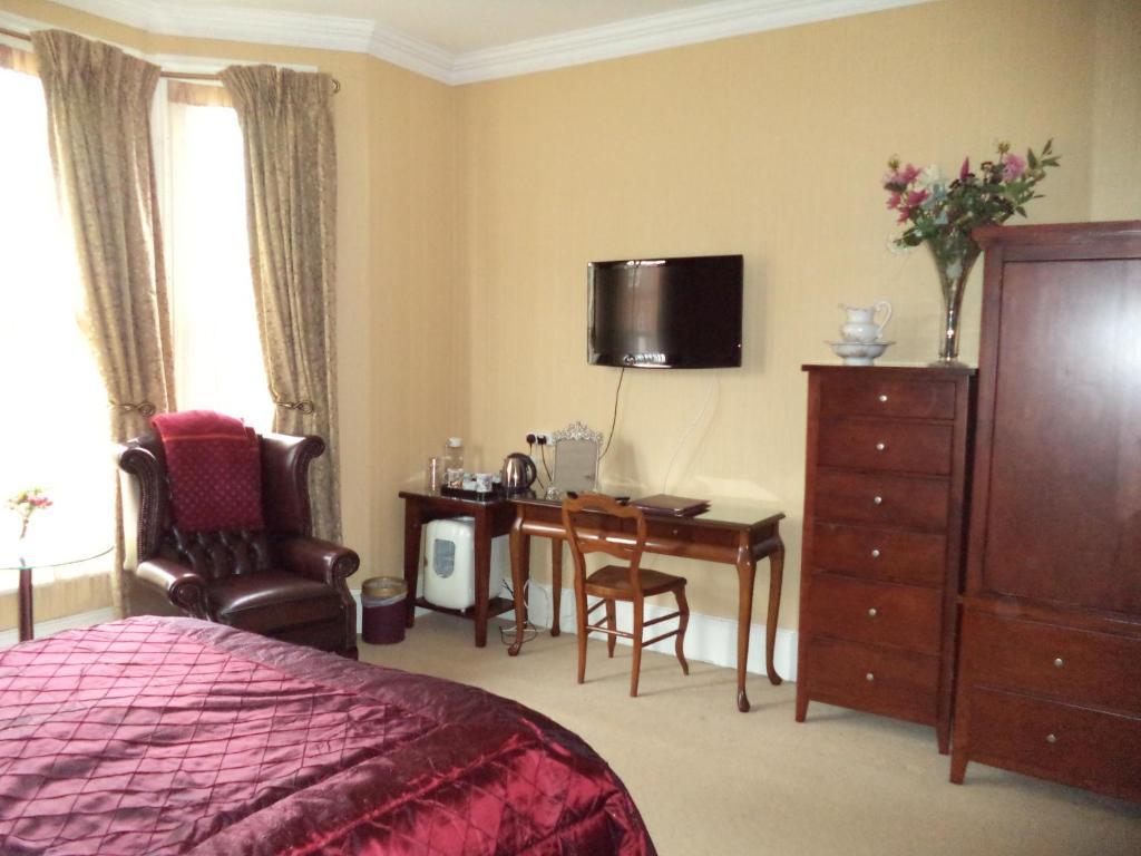 Britten House Lowestoft Room photo