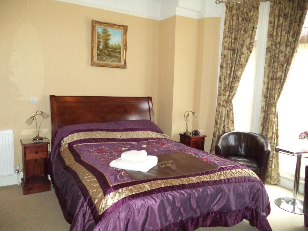 Britten House Lowestoft Room photo
