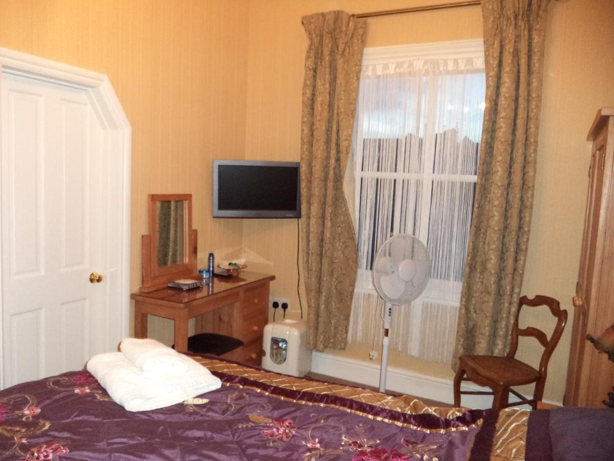 Britten House Lowestoft Room photo